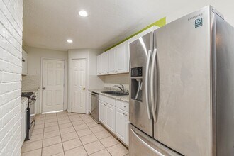 Building Photo - 12054 Plumpoint Dr