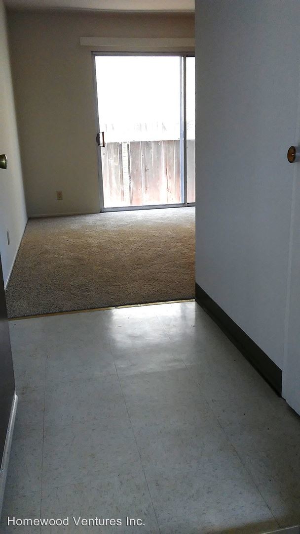 Building Photo - 2076 Radio Ave