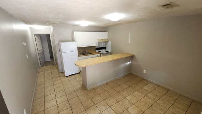 Building Photo - Monthly Paid Rent