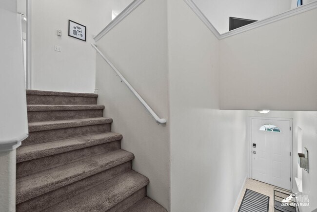 Building Photo - Townhouse — Beautiful 3-Bed / 2-Bath, 2-St...