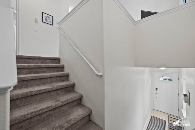 Building Photo - Tudor Townhouse