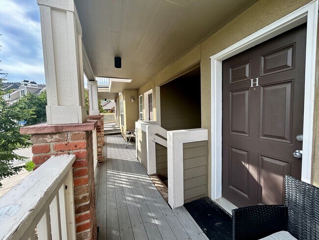 Foto del edificio - AVAILABLE OCT 1ST 2025! Spacious 2 Bedroom...