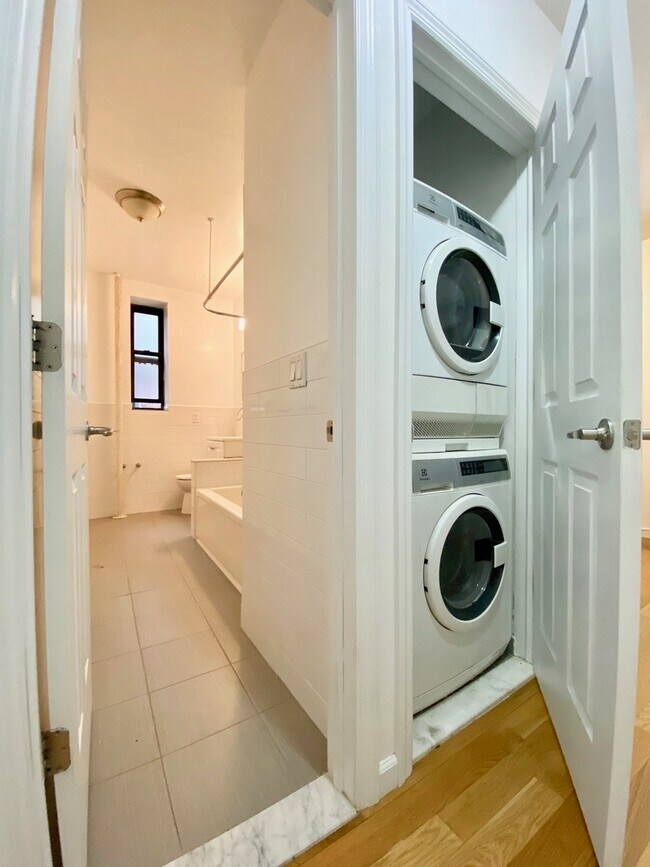 Building Photo - 395 Saint Johns Pl