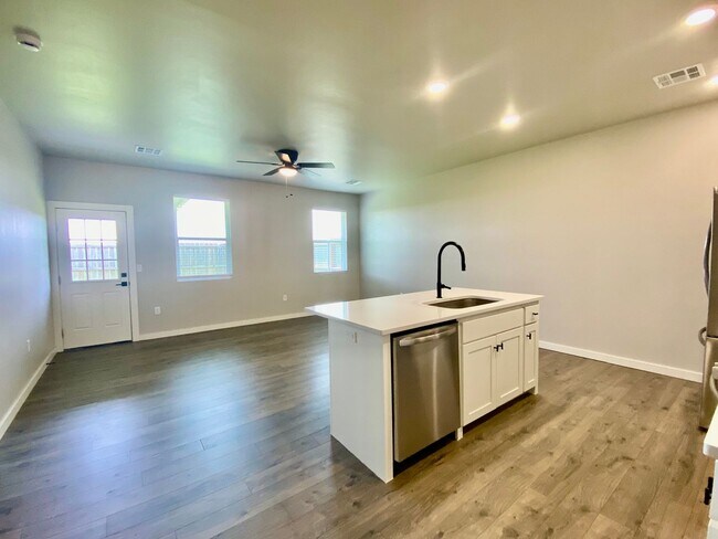 Foto del edificio - 4923 Spring Ridge Rd