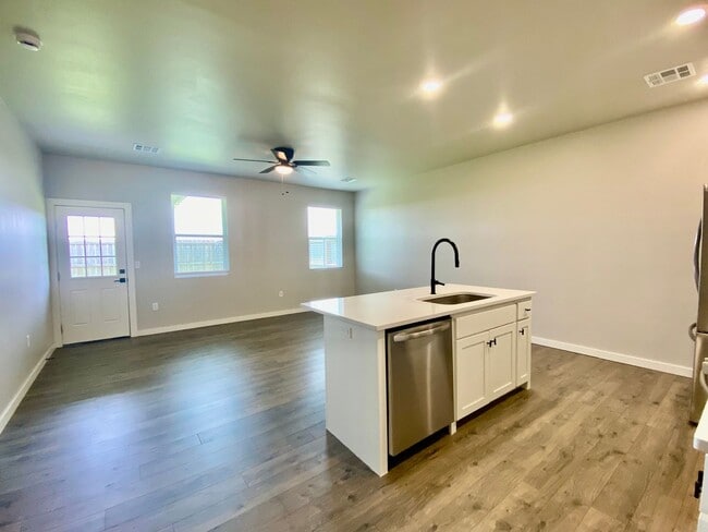 Building Photo - 4923 Spring Ridge Rd