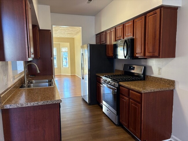 Building Photo - 4011 Ketch Dr