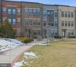 Building Photo - 13001 Hattontown Square