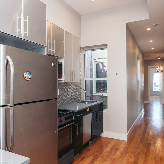 Building Photo - 3 br, 1 bath  - 18 Putnam Ave # 20