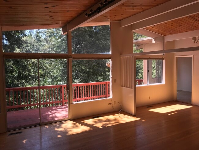 Building Photo - 1721 Arrowhead Dr