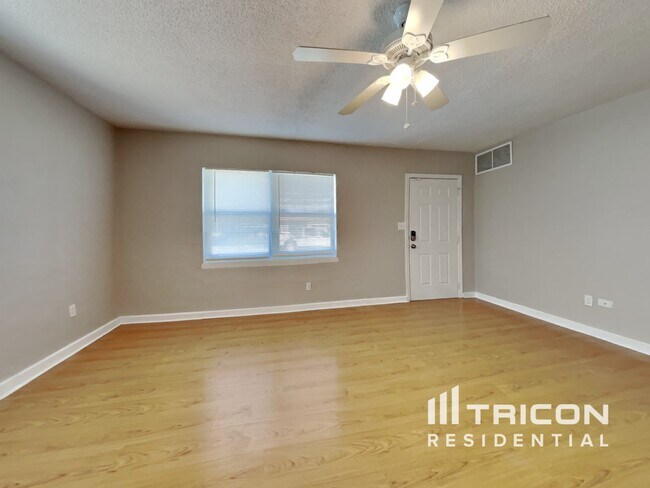 Building Photo - 612 Yelvington Avenue Clearwater FL
