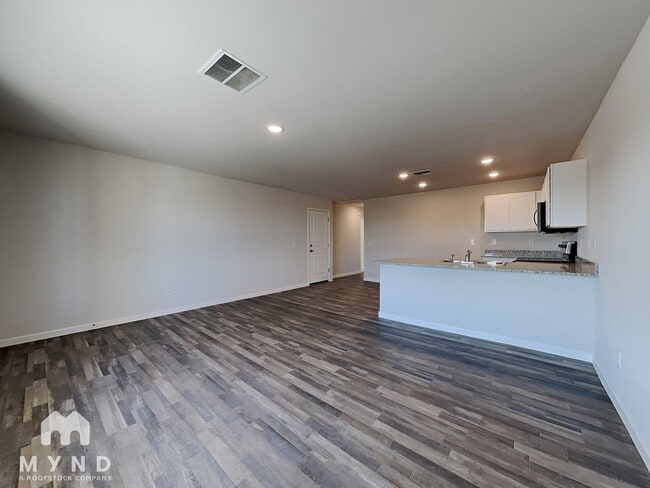 Building Photo - 246 S Picacho Heights Rd