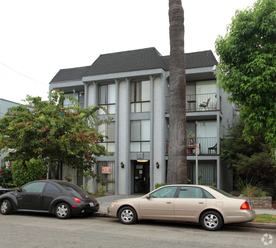 Foto del edificio - 427 Cedar Ave