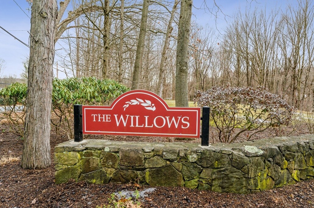 Welcome to the Willows - 83 Krystal Dr