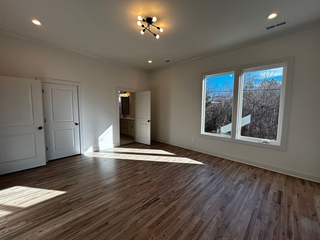 Foto del edificio - Brand New 3 Bedroom Duplex in Dilworth!