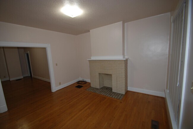 Foto del edificio - 87 W Maynard Ave