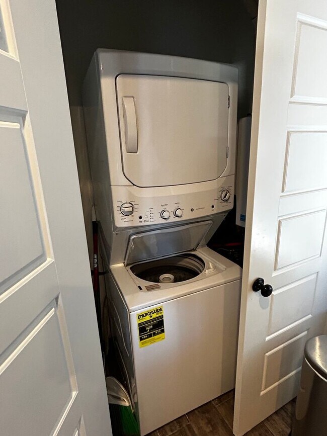 Foto del edificio - Water Included - Newer 2 Bedroom 1.5 Bathroom Town Home Now Pre-leasing with Upcoming move in!!!!