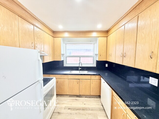 Photo du bâtiment - All-Inclusive 3-Bedroom Apartment with Balcony & In-Unit Laundry – Kitchener