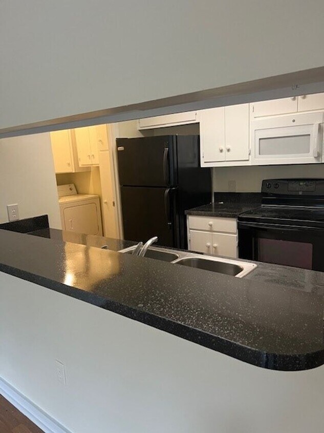 Foto principal - Overlook Condominiums - 2 bedroom- 2 bath