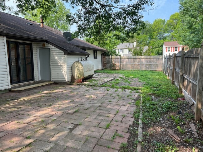 Building Photo - 101 Fantasia Dr