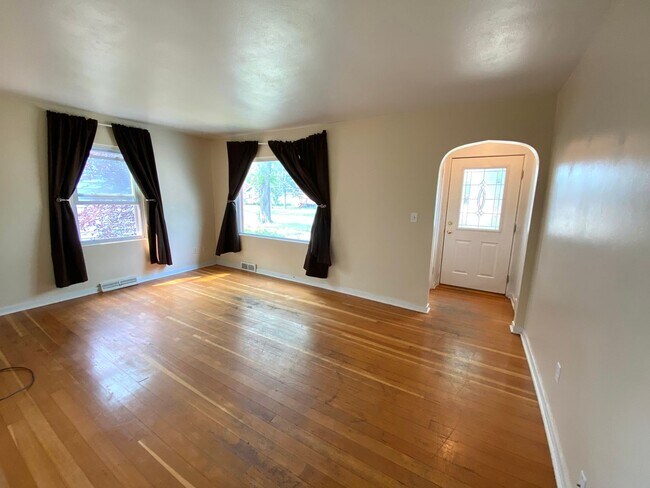 Building Photo - 3 Bed, 2 bath Home in North Fargo!!