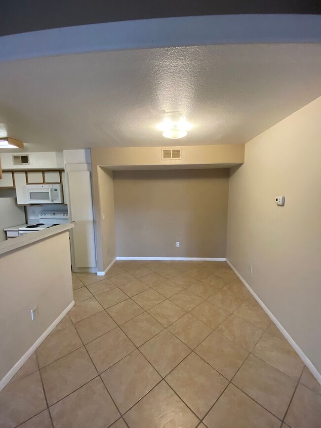 Building Photo - Silverado Ranch, 2300 #2032