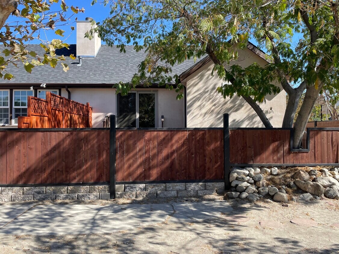 Primary Photo - 4902 Forman Ave