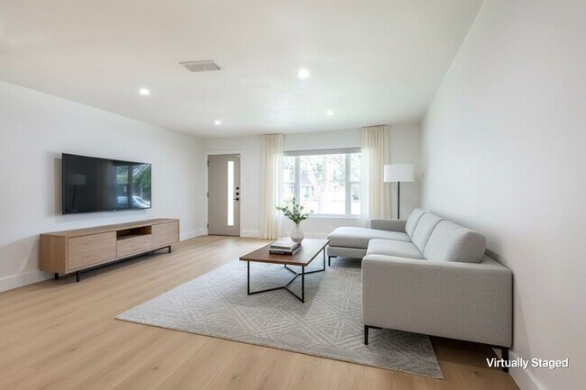 Building Photo - 7412 Fenton Dr
