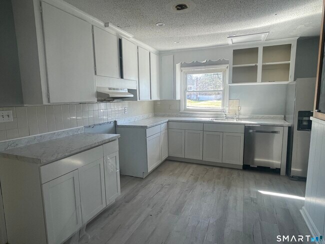 Building Photo - 521 Mill St