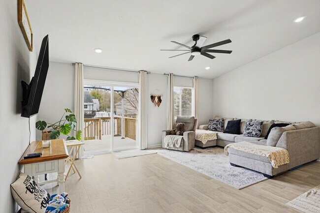 Foto del edificio - 202 Creek Pointe Cir