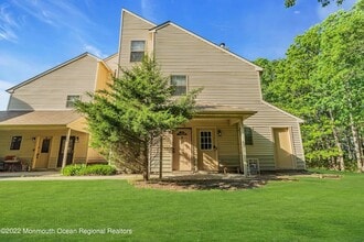 Building Photo - 134 Whispering Oaks Way