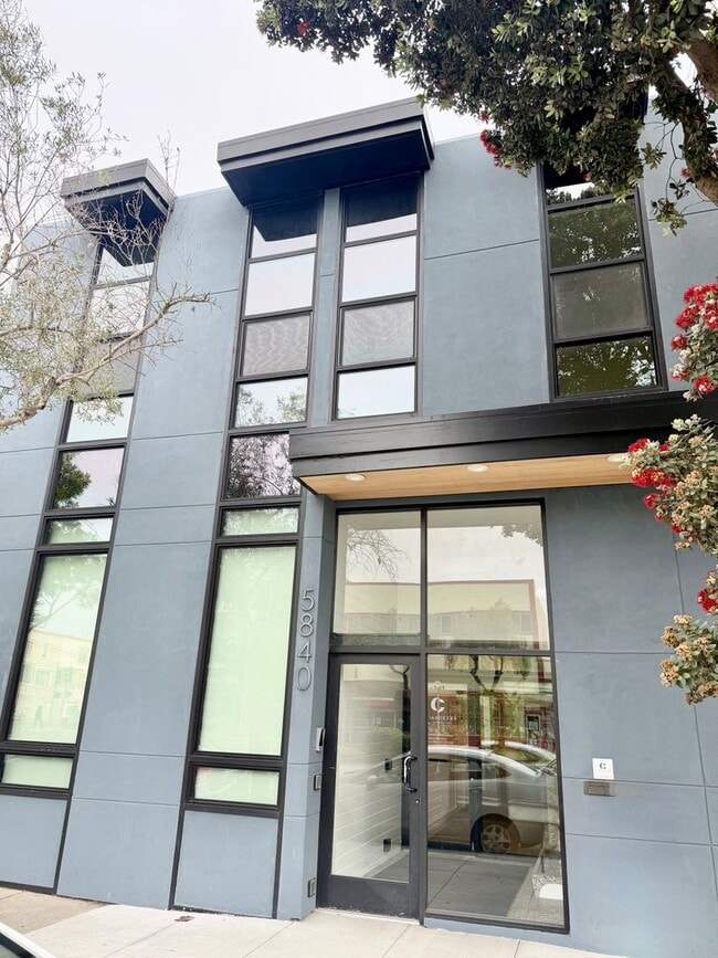 5840 - 5840 Apartment