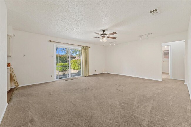 Foto del edificio - 3229 Oak Timber Dr