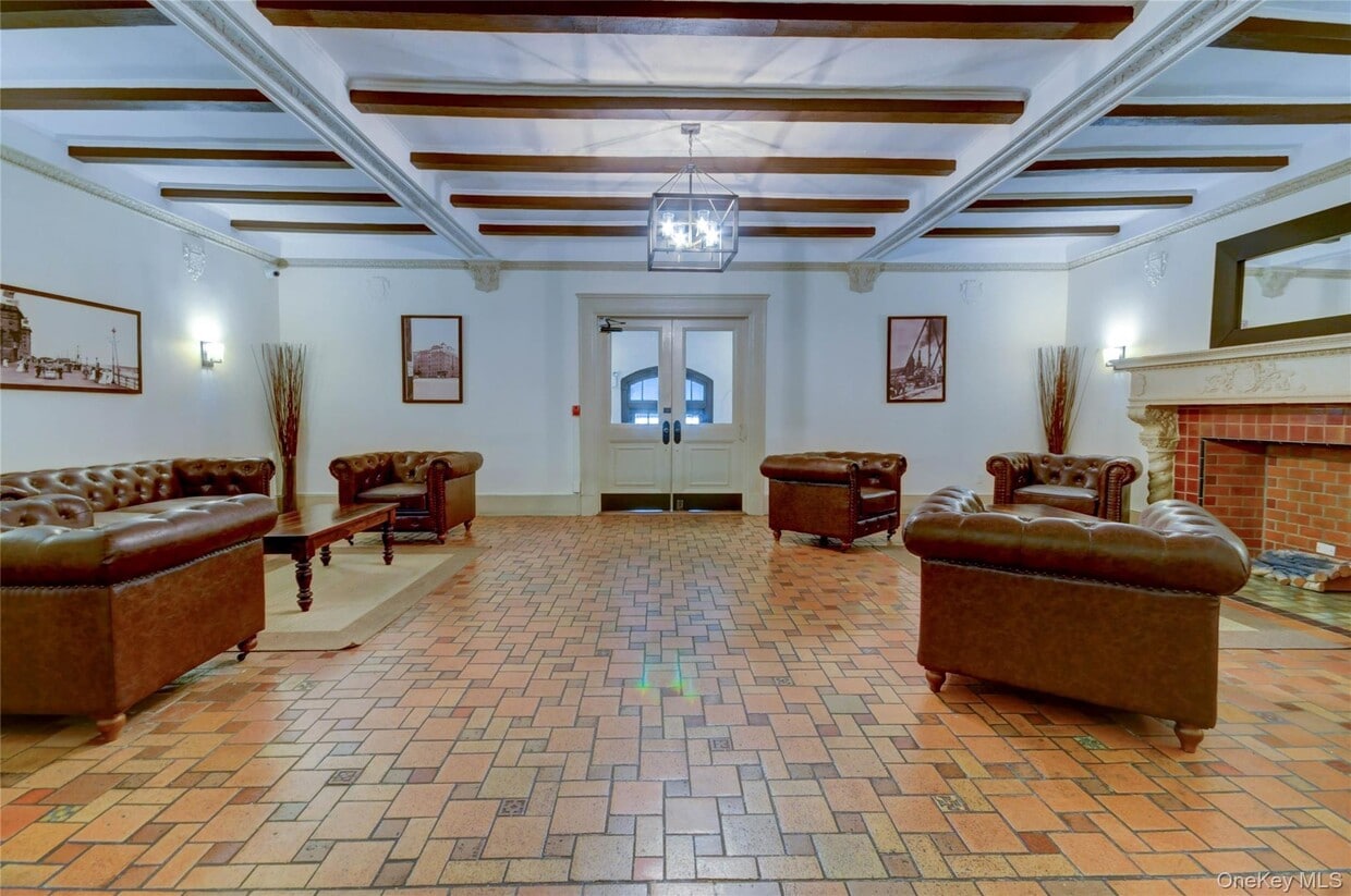 Building Photo - 310 Riverside Blvd