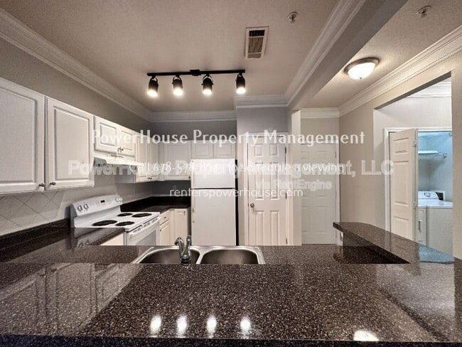 Building Photo - 1850 Cotillion Dr