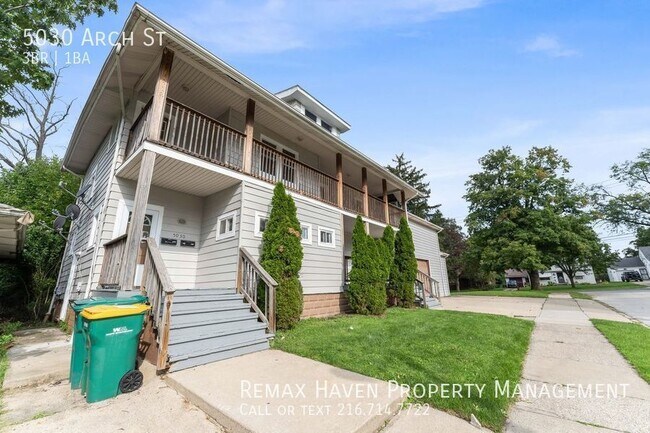 Foto del edificio - 5030 Arch St. UP, Maple Heights - Spacious...