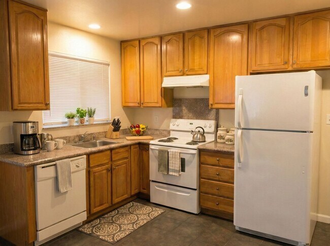 Building Photo - Sheffield Village Living: Spacious 2BD w/ Parking in San Leandro School District