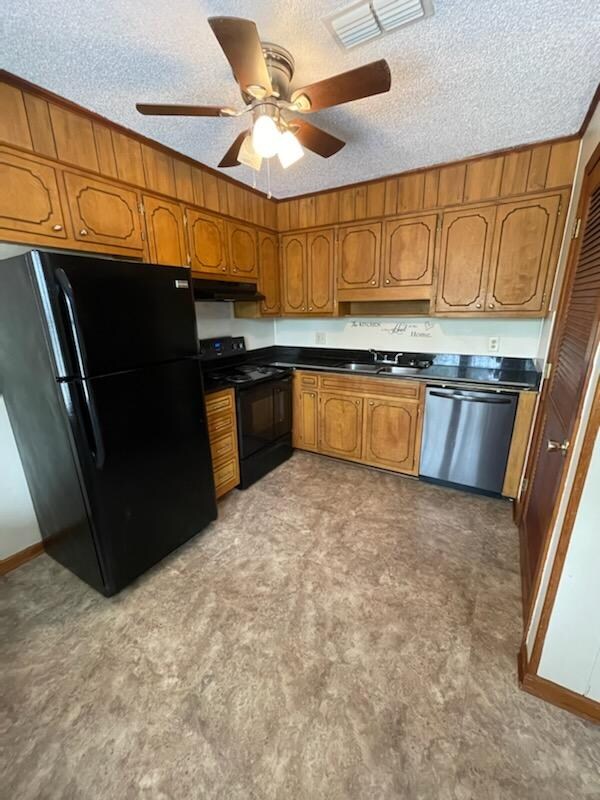 Primary Photo - 130 Colonial Ct
