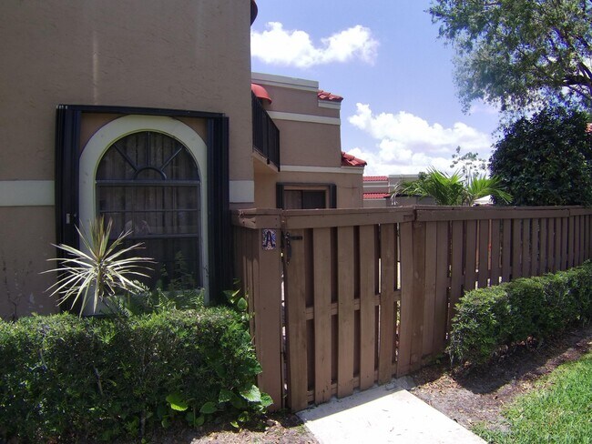 Foto del edificio - 8116 Severn Dr