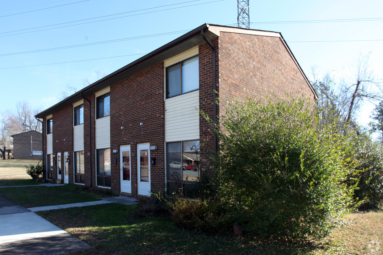 Building Photo - Liberty Arms Apartments