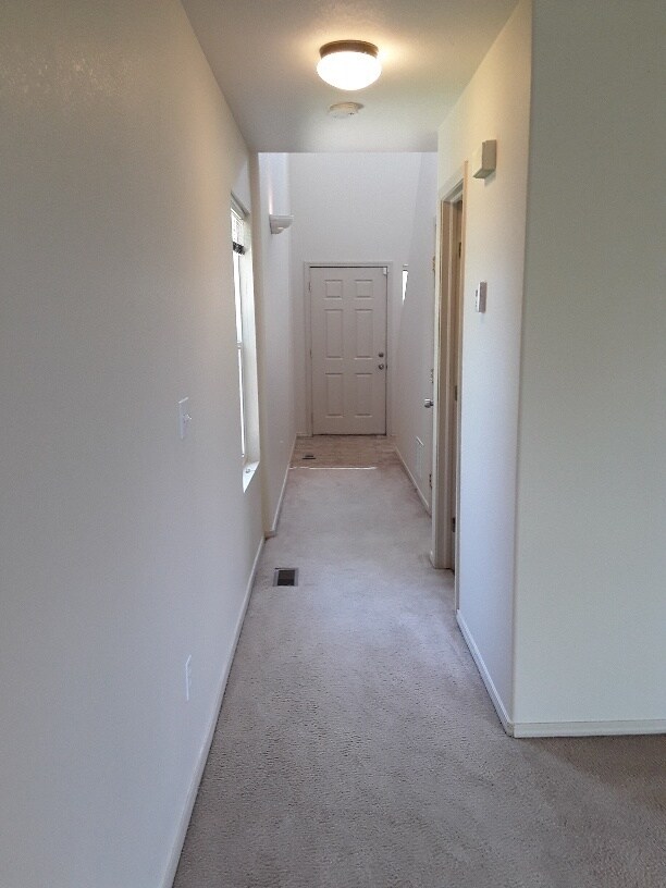 Foto del edificio - Wonderful End-unit townhome that backs to beautiful open space!