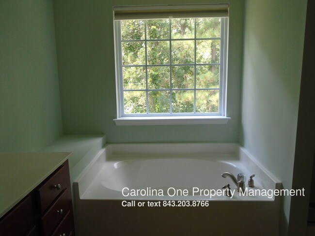 Building Photo - 9001 Parlor Dr