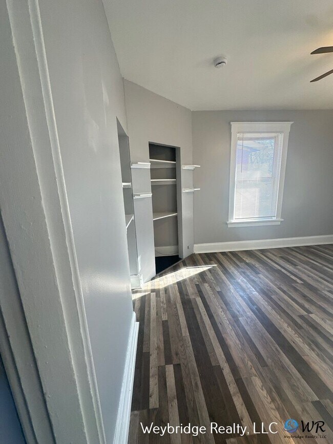 Building Photo - 407 Jackson Ave