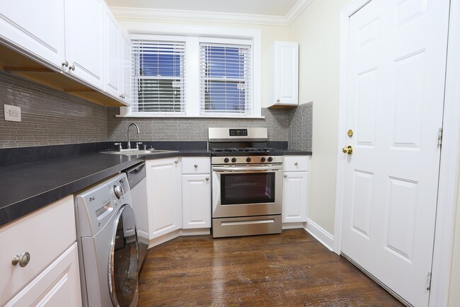 Building Photo - 3817.5 N Greenview Ave