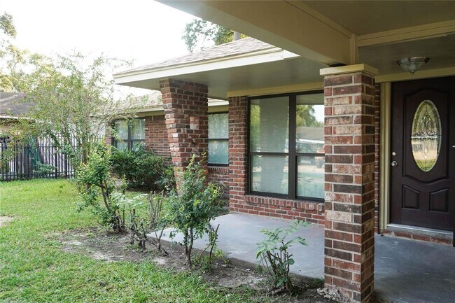 Foto del edificio - 10311 Royal Oaks Dr