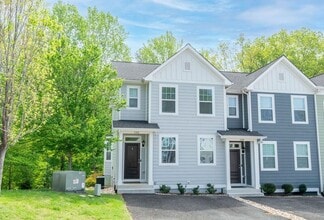 Building Photo - 132 Longwood Dr