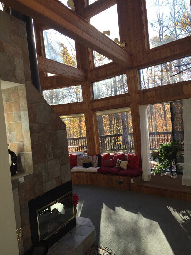 Foto del edificio - 1731 Woodlore Rd