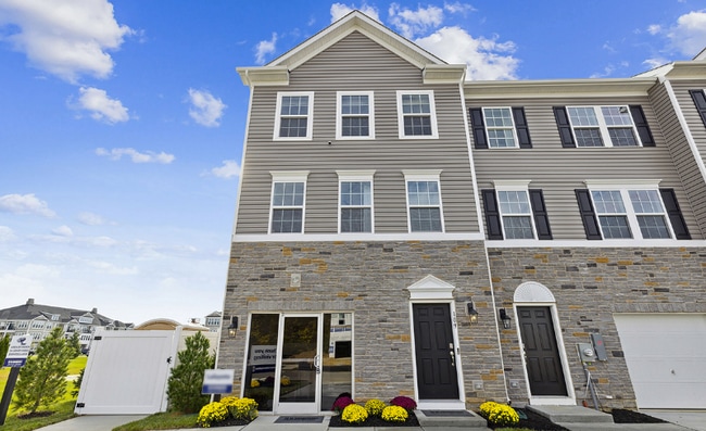 Building Photo - 215 Macoun Way