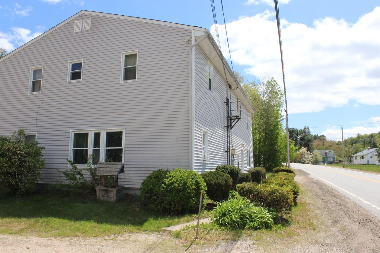 211 Intervale Rd Unit 7, Gilford, NH 03249 Room for Rent in Gilford
