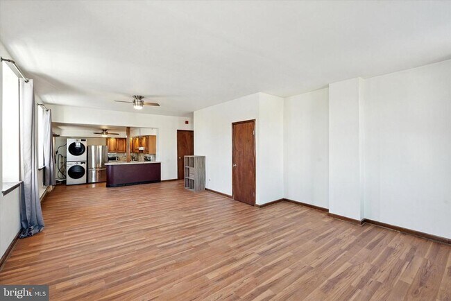 Foto del edificio - 632 E Girard Ave