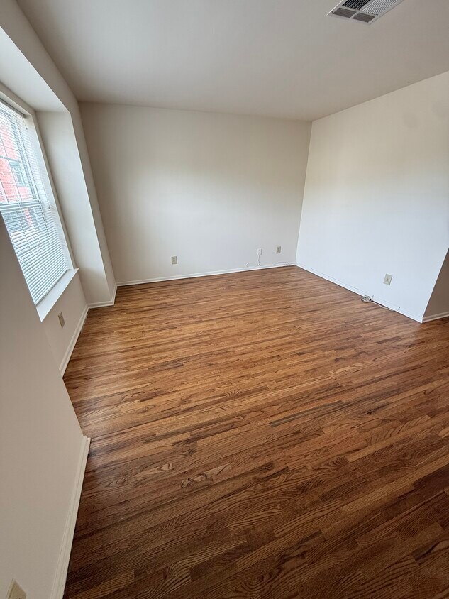 Foto principal - 570 Central Ave